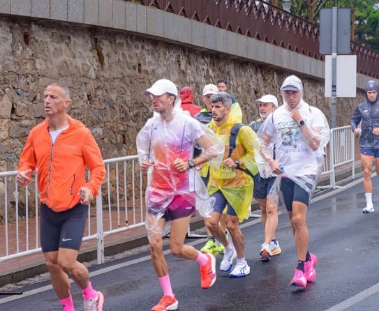Corredores en una carrera de calle